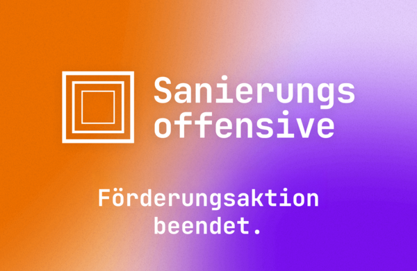Weißes Logo mit drei ineinanderliegenden Quadraten und der Schrift 'Sanierungsoffensive Förderungsaktion beendet' auf orange-violettem Farbverlaufshintergrund, mit Link zum Beitrag